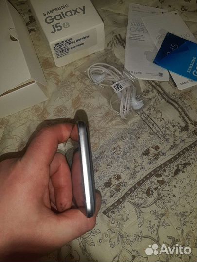 Телефон Samsung j5