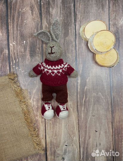 Вязаная игрушка кролик подарок