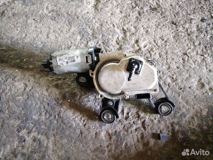 Моторчик заднего дворника Audi Q7 05-15