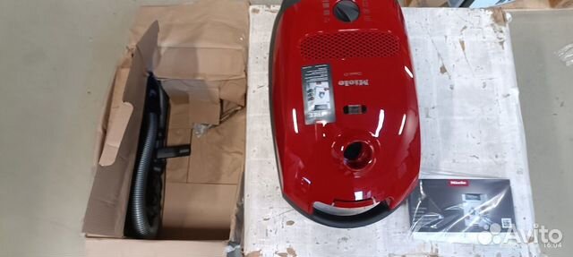 Пылесос Miele Classic C1 PowerLine autumn red (91)