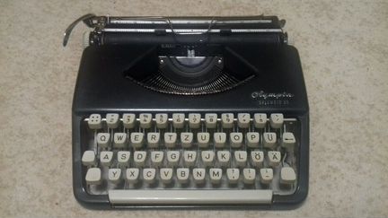 Винтажная печатная машинка Olympia slendid 33 с че