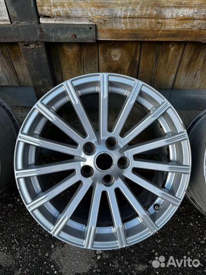 Оригинальные диски r19 на Range Rover Sport