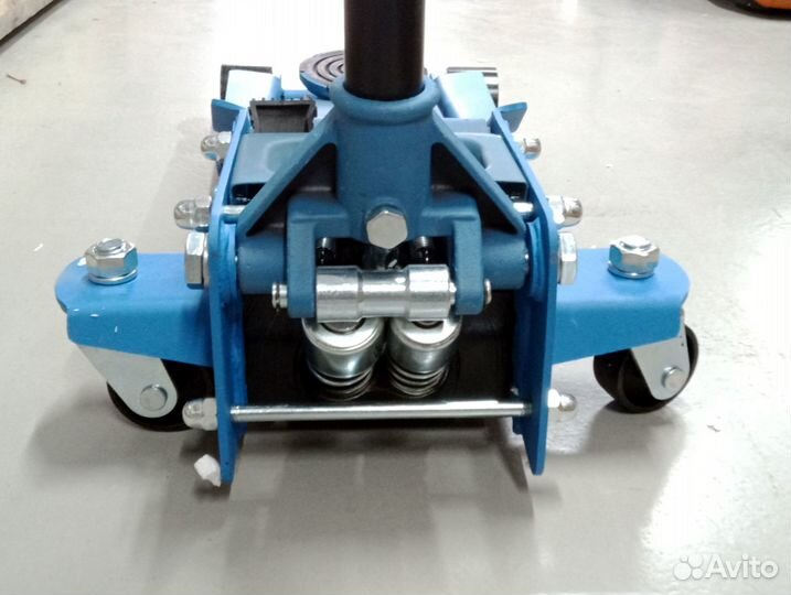 Домкрат подкатный 3 тонны