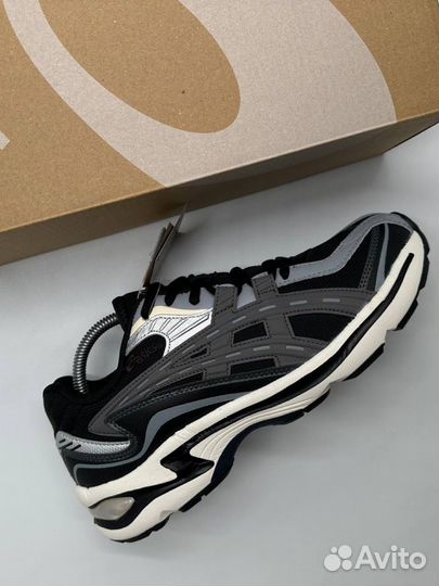 Кроссовки asics