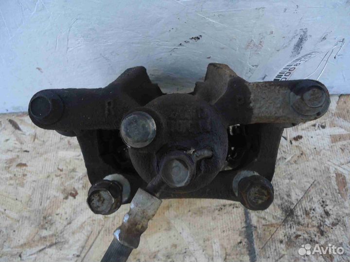 Суппорт задний правый Toyota Venza GV10