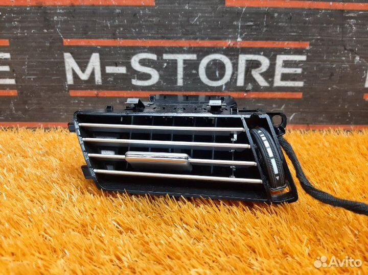 Дефлектор воздушный передний левый Mercedes-Benz