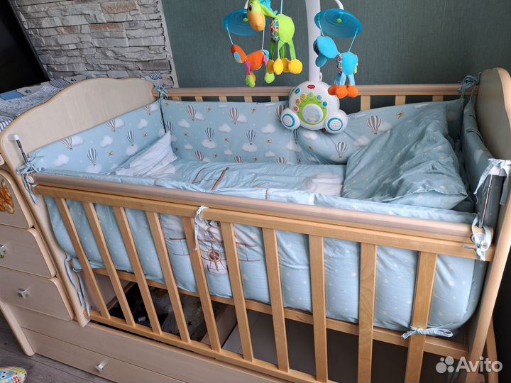 Детская кроватка-трансформер с маятником