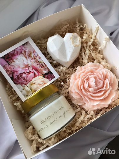 Подарочный набор женский из свечи, мыла и саше