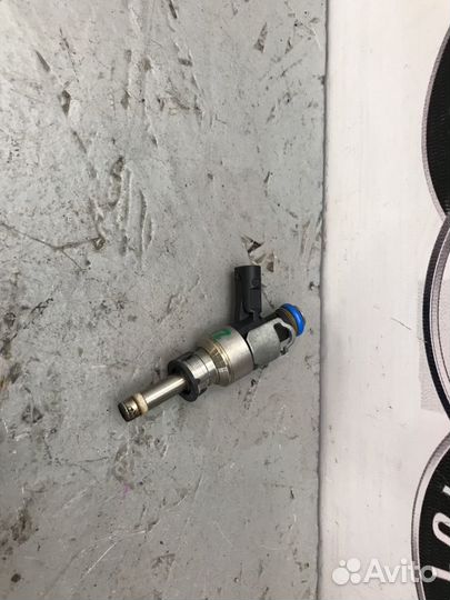 Форсунка инжекторная Audi A6 С7 cgwb 2011