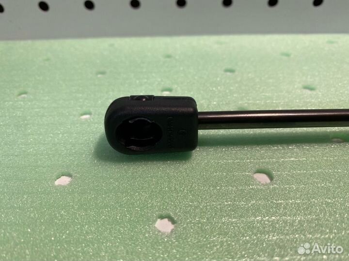 Амортизатор вещевого ящика кабины Volvo Fh Fm