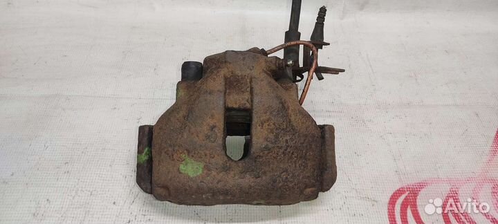 Суппорт тормозной правый Audi A6 VW Passat B5