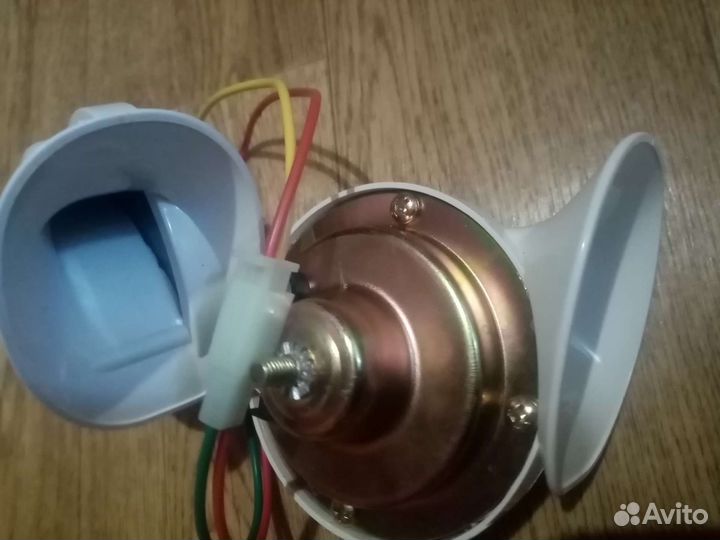 Клаксон автомобильный