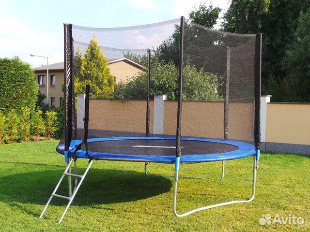 Батут с защитной сеткой