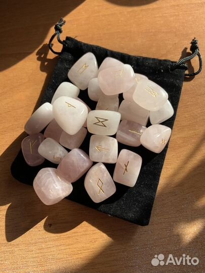 Руны из камня