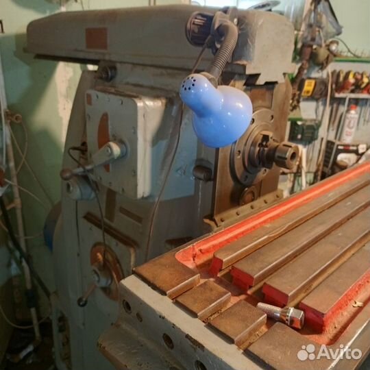 Продам фрезерный станок с оснасткой