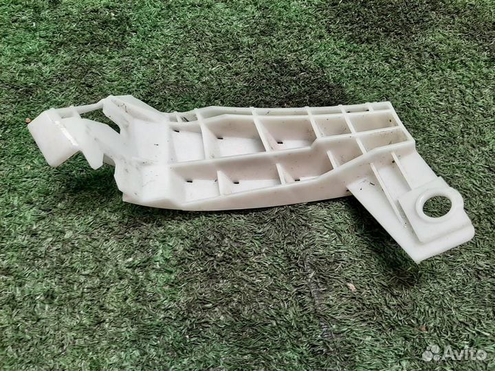 Кронштейн бампера заднего правый Subaru Forester