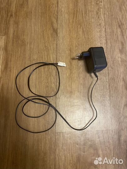 Зарядное устройство с разъемом Тамия