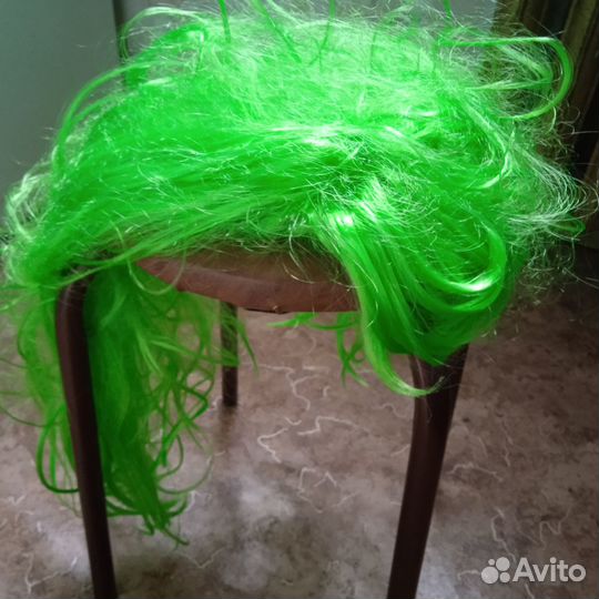 Парики иск. бел., зелен., борода кор. бел