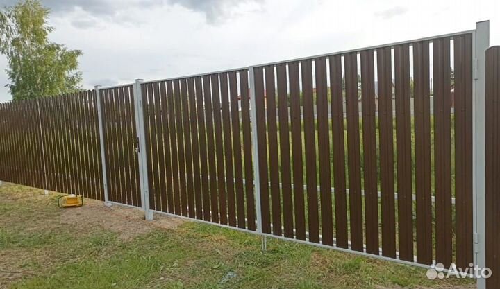 Забор из евроштакетника цена за метр качественно