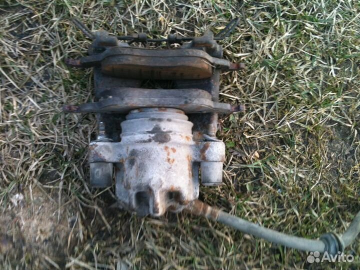 Суппорт передний левый Форд Фокус 1