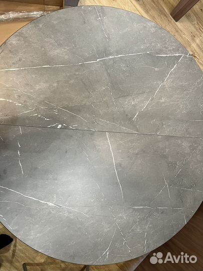 Стол кухонный