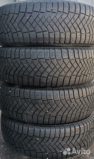 Pirelli Winter Ice Zero 215/65 R17