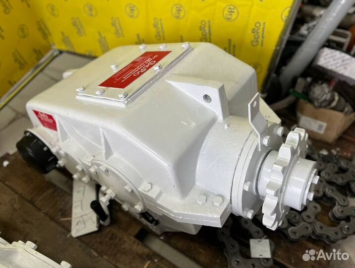 Редуктор реверсивный автобетоносмесителя сб-92