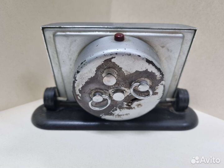 Часы-будильник. пионер. пионерия. СССР