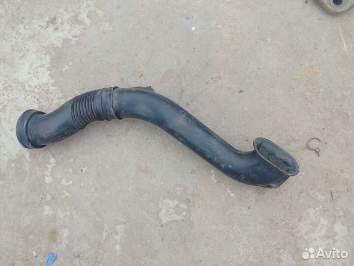 Патрубок горфа воздушного фильтра Opel Astra H