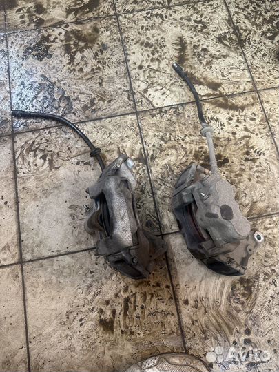 Супорт передний всборе