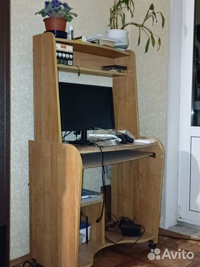 Компьютерный стол