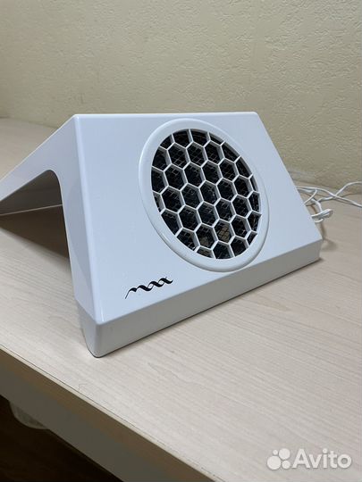 Маникюрная вытяжка