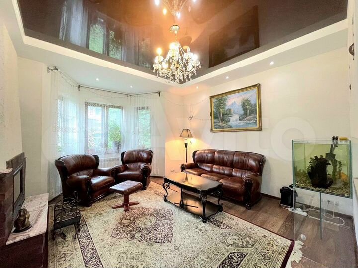 Дом 390,6 м² на участке 10,5 сот.