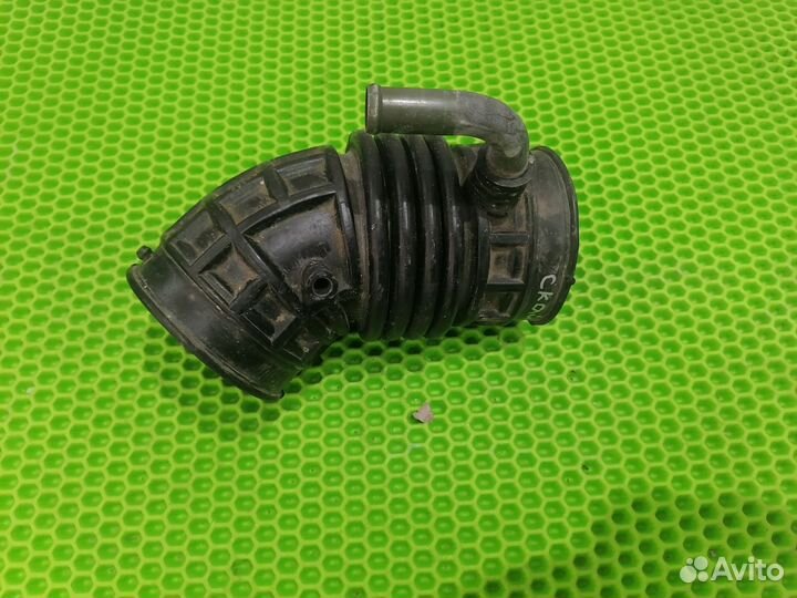 Патрубок воздушный Ниссан Скайлайн 34