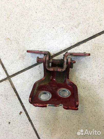 Петля двери задняя правая Renault Logan 1 K7J 2011