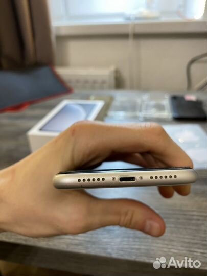iPhone Xr, 64 ГБ