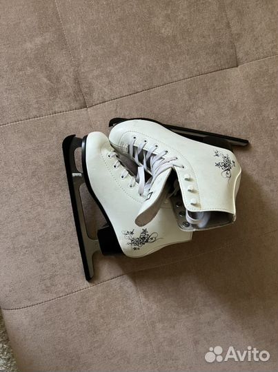 Коньки женские, размер 34