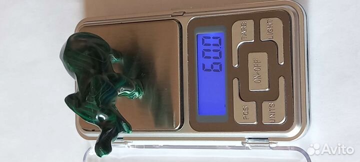 Слоник из малахита