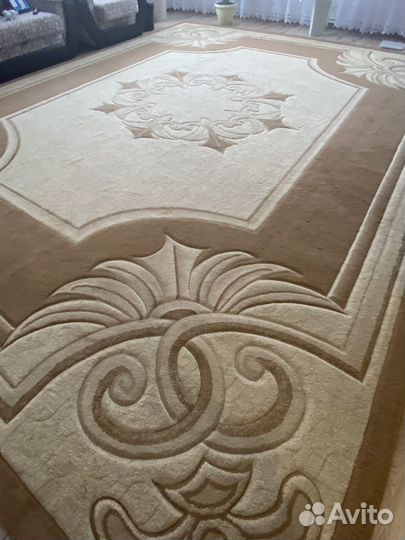 Ковёр 4на 5 выбитый в хорошем состоянии