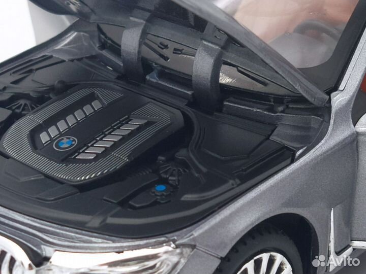Коллекционные модели, металл. BMW 7