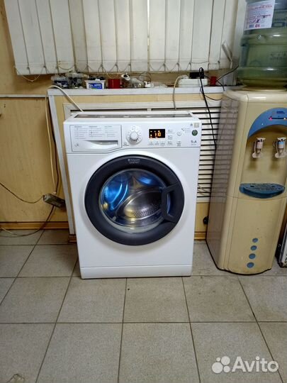 Стиральная машина Ariston wmug 5050 узкая 35 см