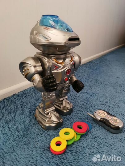 Радиоуправляемый интерактивный робот
