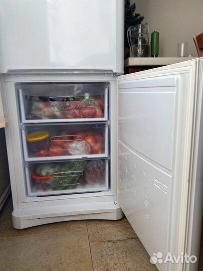 Холодильник Indesit