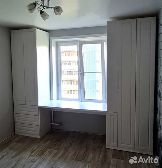 Рабочая зона в углу у окна