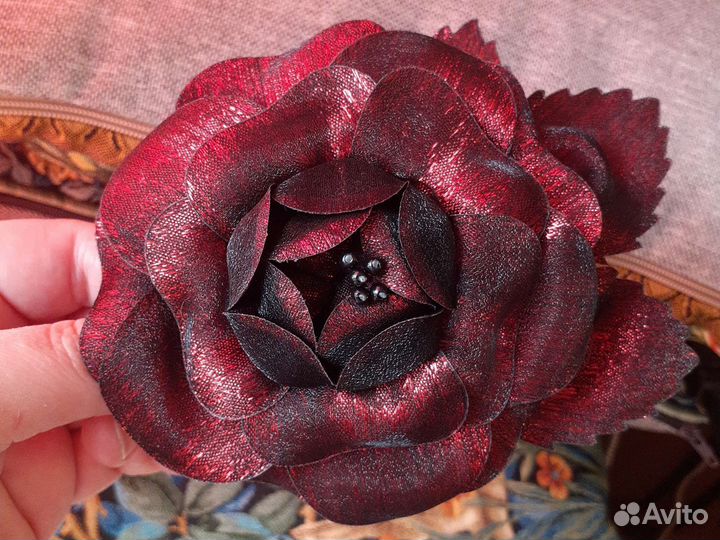 Брошь цветок