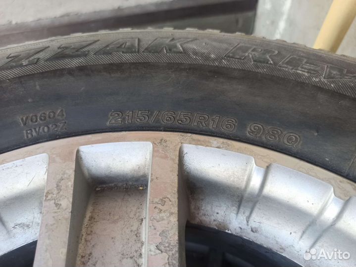 Bridgestone Blizzak Revo2 215/65 R16