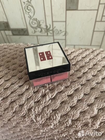 Givenchy румяна
