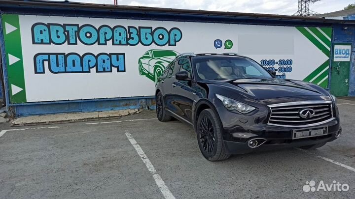 Уплотнитель стекла задний правый Infiniti FX35 s51