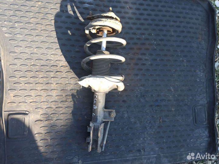 Стойка передняя левая Kia Ceed 1