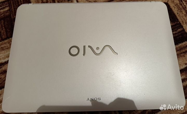 Ноутбук в рабочем состоянии, подойдет и на разбор